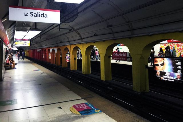 Carlos Gardel ≫ Estación de la Línea B de subte