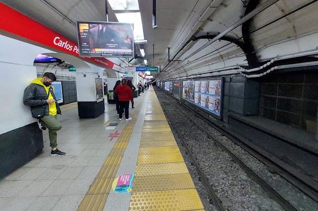 Carlos Pellegrini ≫ Estación de la Línea B de subte
