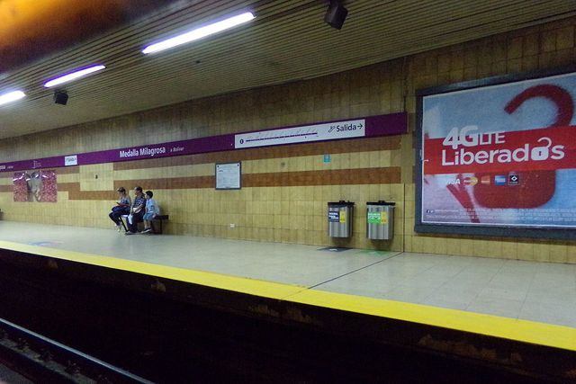 Medalla Milagrosa ≫ Estación de la Línea E de subte